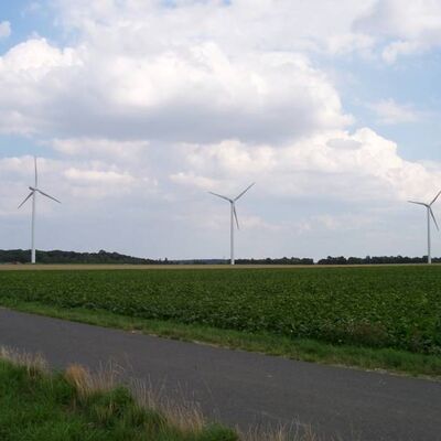 Bild vergrößern: Windkrafträder von Hasede
