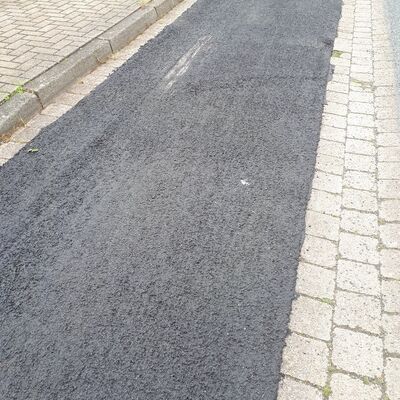 Bild vergr&ouml;&szlig;ern: Asphaltierungsarbeiten